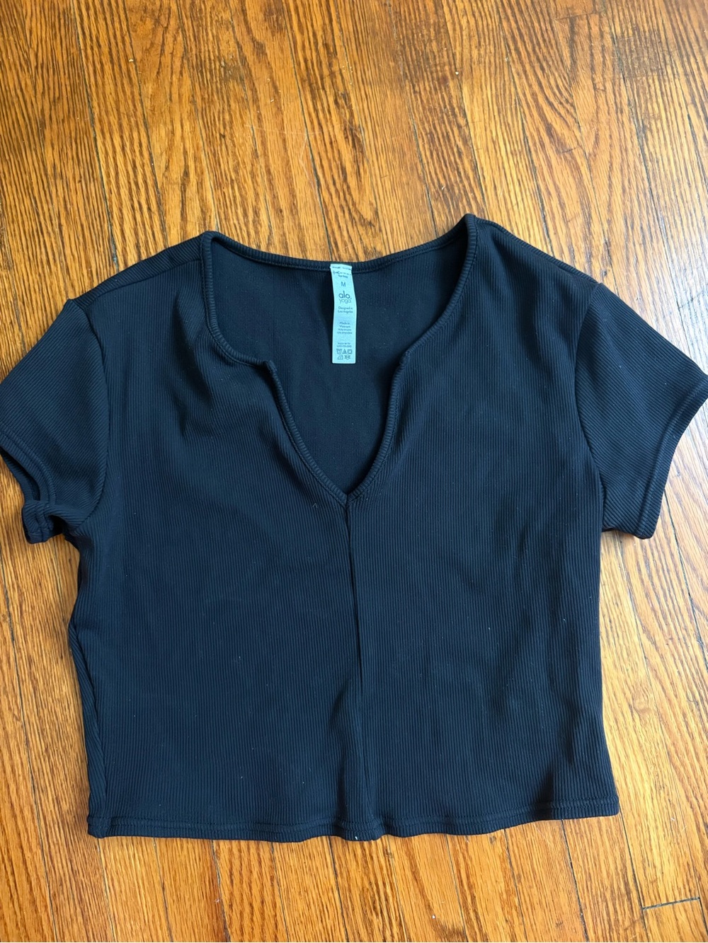 ALO Yoga Black Ribbed V-Neck Short Sleeve Crop Top
